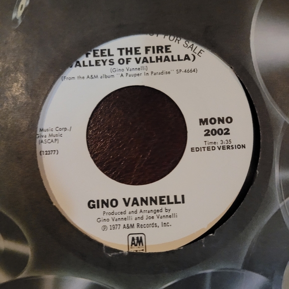 Lot of 2 Gino Vannelli 45rpms, excellent condition, see description for songs! - Picture 3 of 3